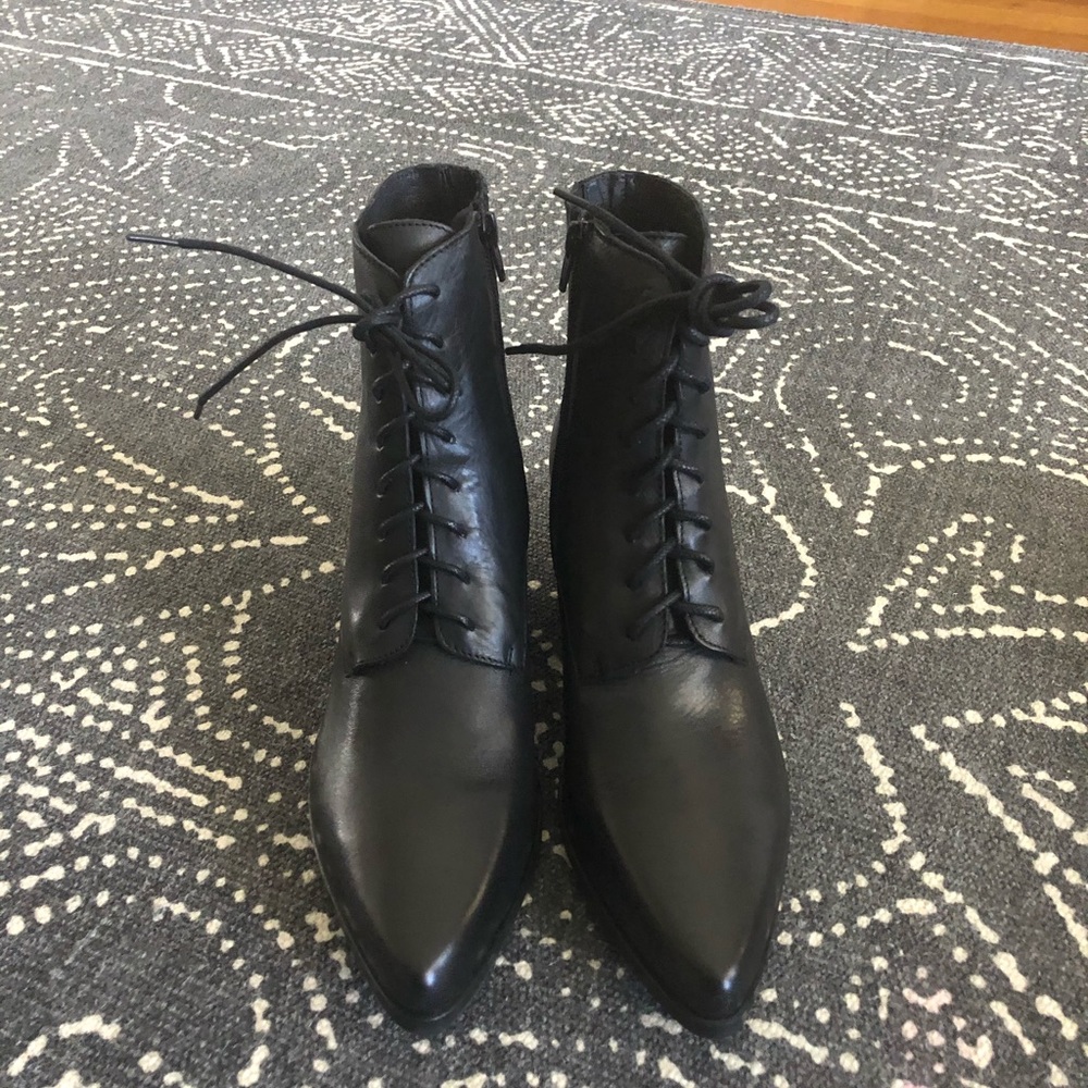 ⚠️SOLD⚠️ Jeffrey Campbell leather booties